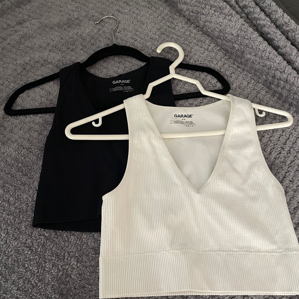 Pack of 2 Garage v neck crop tops worn once. Size small